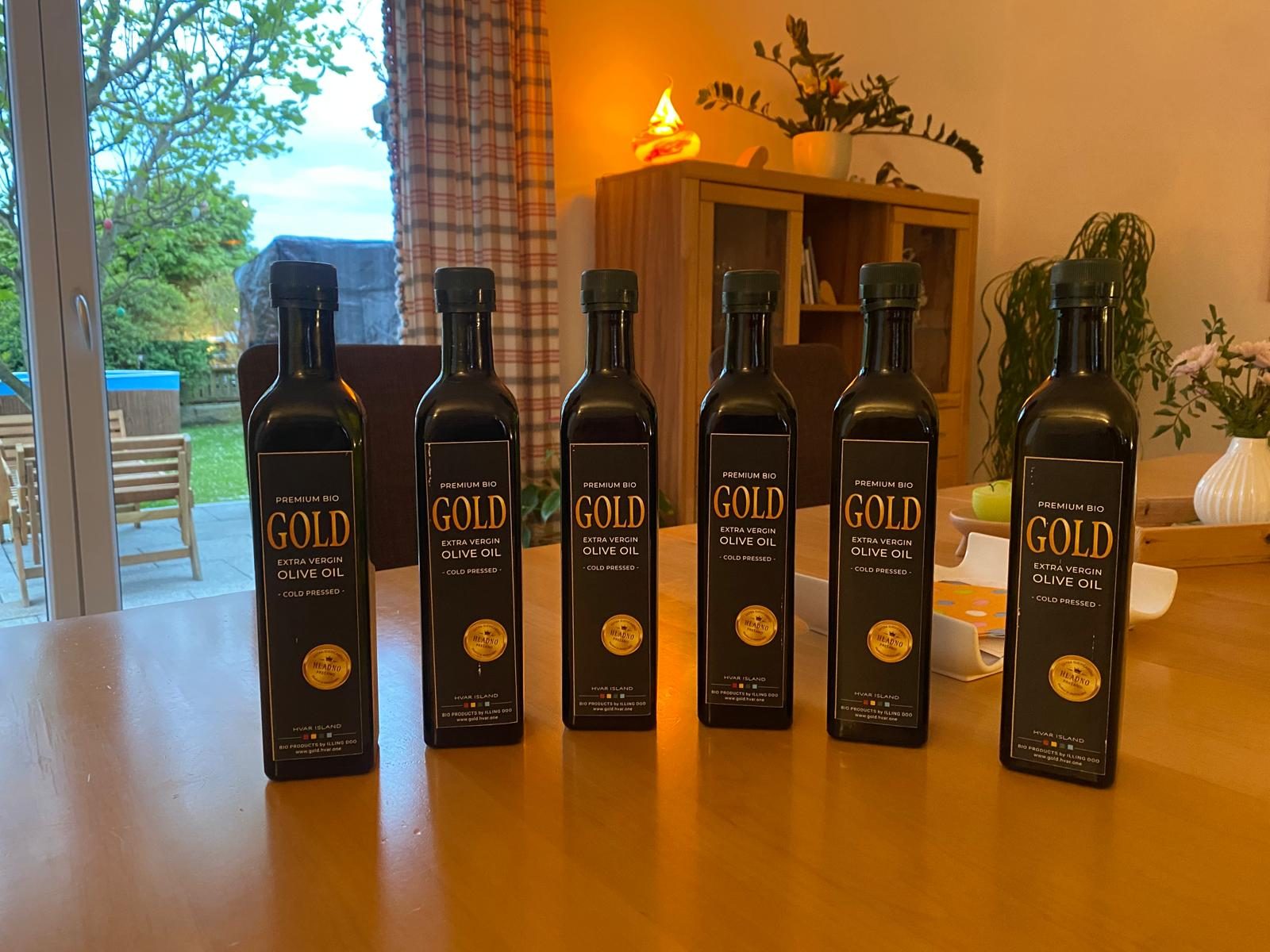 Gold Olivenöl Flaschen